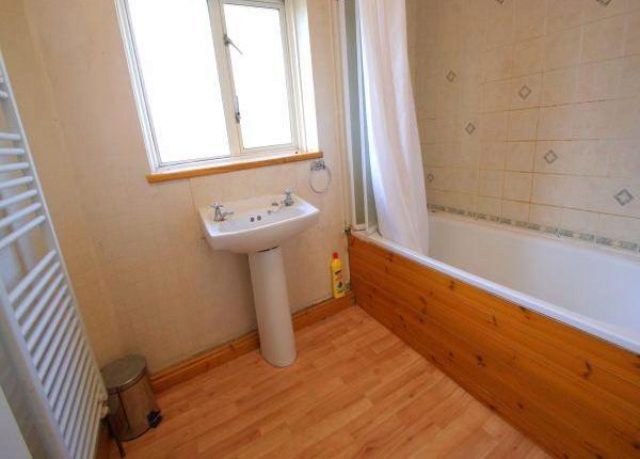  Image of 4 Bedroom Semi-Detached to rent at Bryony Close, Uxbridge, Middlesex UB8