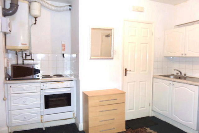  Image of Studio to rent at Catherine Gardens, Hounslow TW3