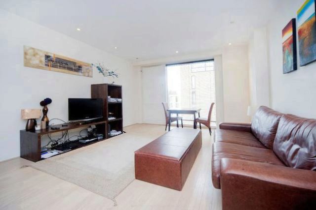  Image of 1 Bedroom Flat to rent at Grosvenor Waterside, Gatliff Road, Chelsea, London SW1W