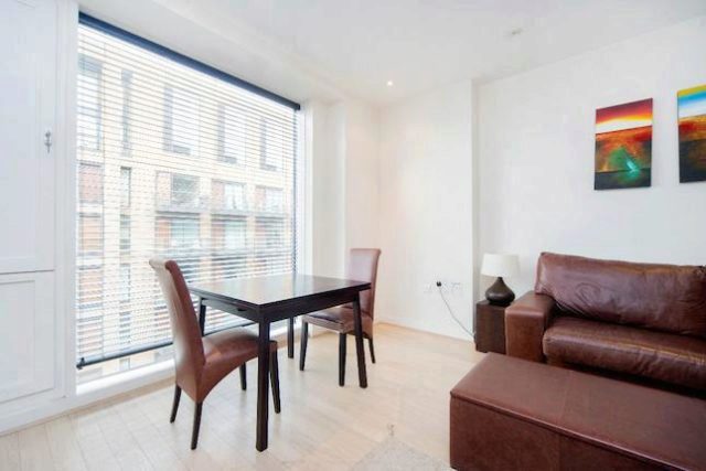  Image of 1 Bedroom Flat to rent at Grosvenor Waterside, Gatliff Road, Chelsea, London SW1W