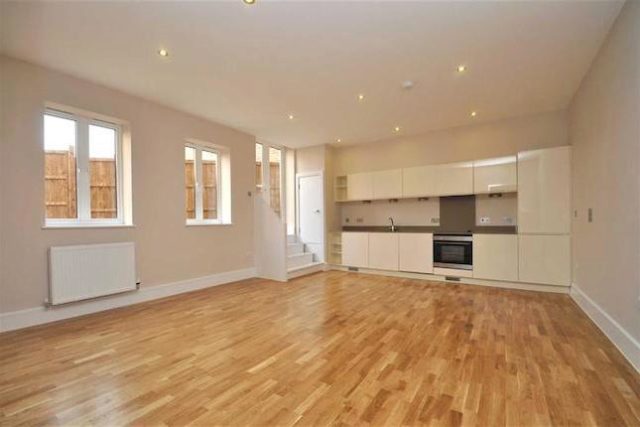  Image of 1 Bedroom Flat to rent at East Street, Bromley, Kent BR1