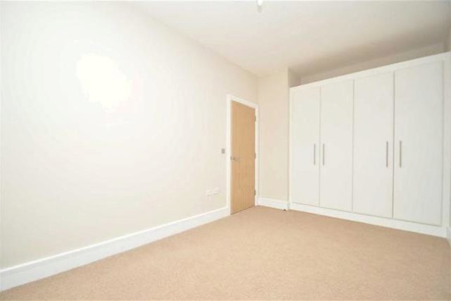  Image of 1 Bedroom Flat to rent at East Street, Bromley, Kent BR1