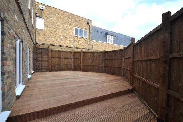  Image of 1 Bedroom Flat to rent at East Street, Bromley, Kent BR1