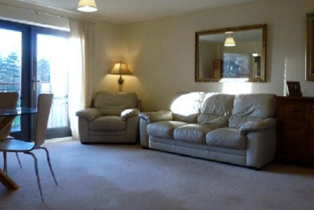  Image of 2 Bedroom Flat to rent at Raven Close, Watford WD18