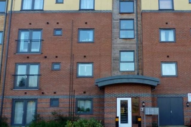  Image of 2 Bedroom Flat to rent at Raven Close, Watford WD18