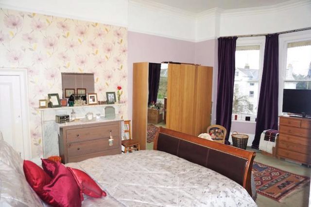  Image of 4 Bedroom Flat for sale at Queens Road, Tunbridge Wells TN4
