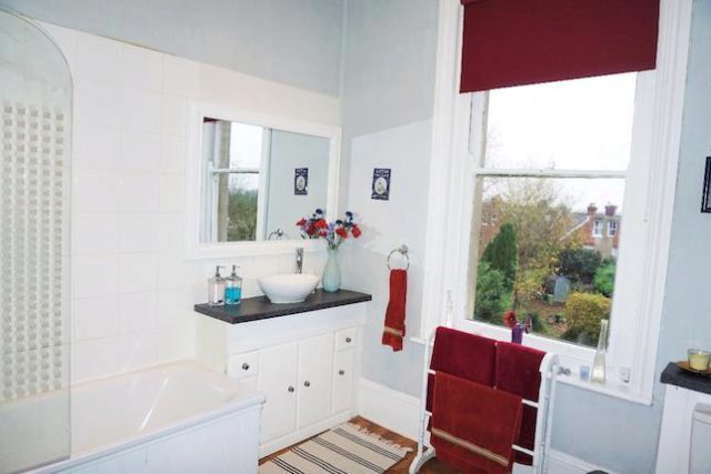  Image of 4 Bedroom Flat for sale at Queens Road, Tunbridge Wells TN4