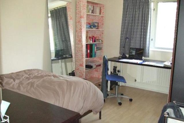  Image of 2 Bedroom Flat to rent at Compass Point, Limehouse E14