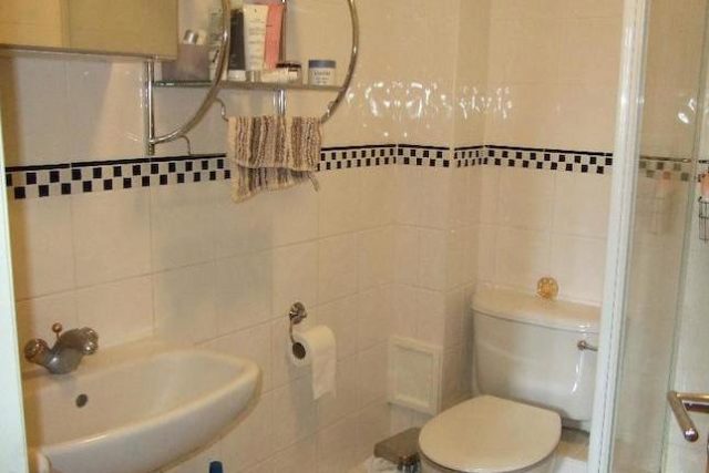 Image of 2 Bedroom Flat to rent at Compass Point, Limehouse E14