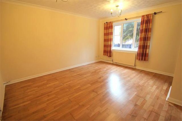  Image of 3 Bedroom Detached to rent at Holmlea Walk, Datchet, Berkshire SL3