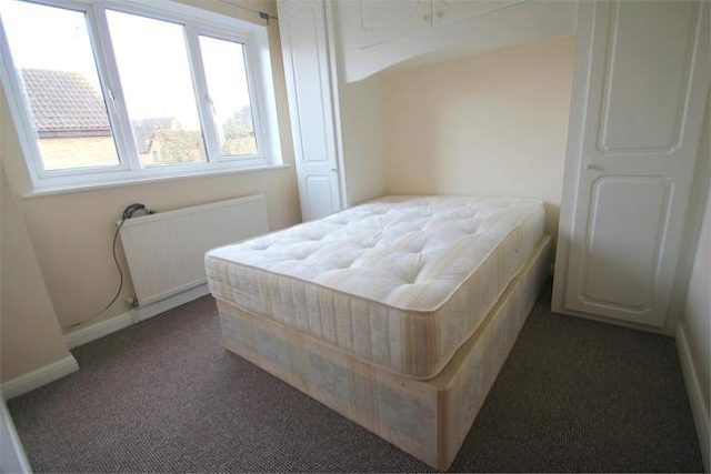  Image of 3 Bedroom Detached to rent at Holmlea Walk, Datchet, Berkshire SL3