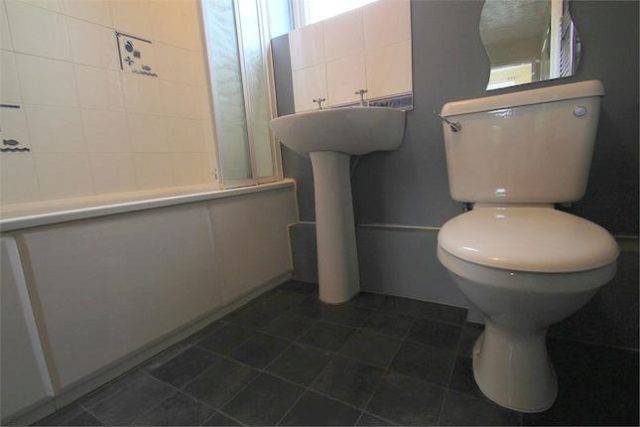  Image of 3 Bedroom Detached to rent at Holmlea Walk, Datchet, Berkshire SL3