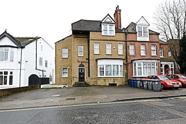  Image of 3 Bedroom Flat for sale at Finchley Lane, Hendon, London NW4