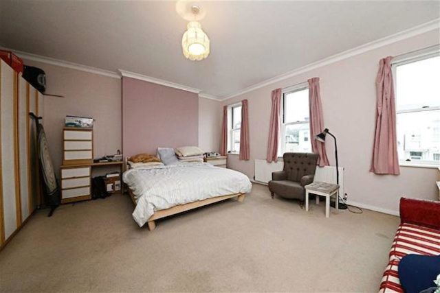  Image of 3 Bedroom Flat for sale at Finchley Lane, Hendon, London NW4