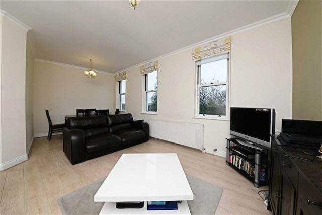  Image of 3 Bedroom Flat for sale at Finchley Lane, Hendon, London NW4