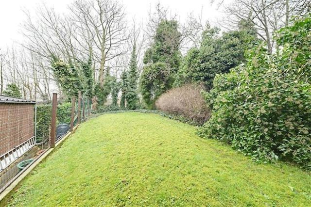  Image of 3 Bedroom Flat for sale at Finchley Lane, Hendon, London NW4