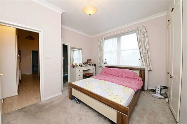 Image of 3 Bedroom Flat for sale at Finchley Lane, Hendon, London NW4