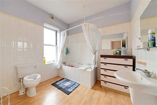  Image of 3 Bedroom Flat for sale at Finchley Lane, Hendon, London NW4