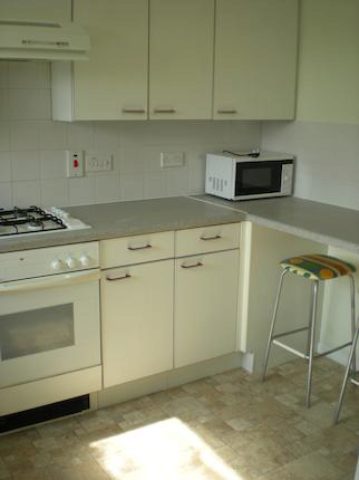 Image of 1 Bedroom Flat to rent at Vanbrugh Court, Reading RG1