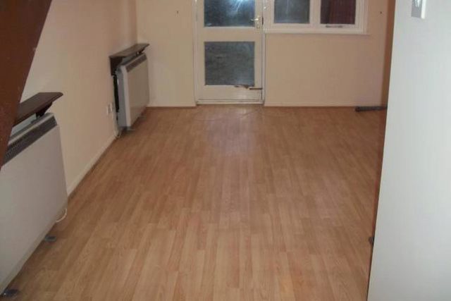 Image of 2 Bedroom Property to rent at Burdetts Road, Dagenham RM9