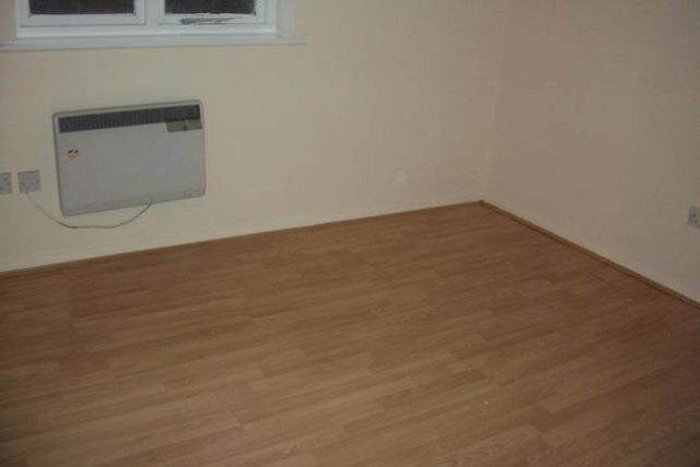  Image of 2 Bedroom Property to rent at Burdetts Road, Dagenham RM9