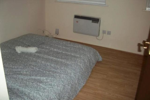 Image of 2 Bedroom Property to rent at Burdetts Road, Dagenham RM9