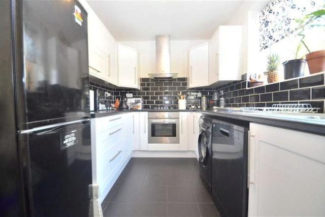  Image of 3 Bedroom End of Terrace for sale at Ryelands Crescent, Lee, London SE12