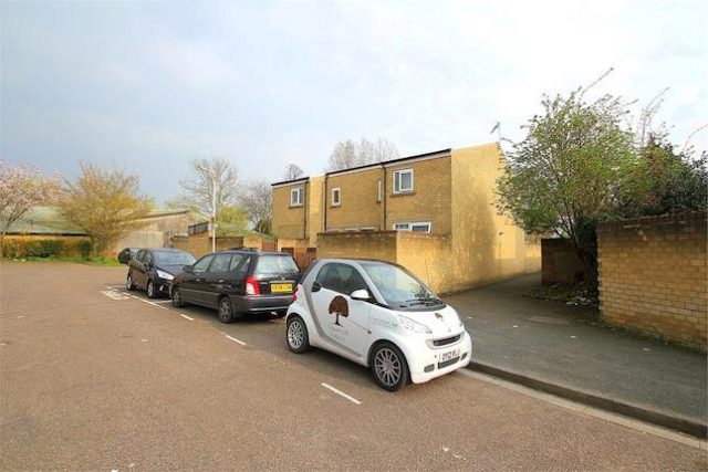  Image of 1 Bedroom Flat to rent at Redfern Close, Uxbridge, Middlesex UB8