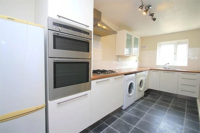  Image of 1 Bedroom Flat to rent at Redfern Close, Uxbridge, Middlesex UB8