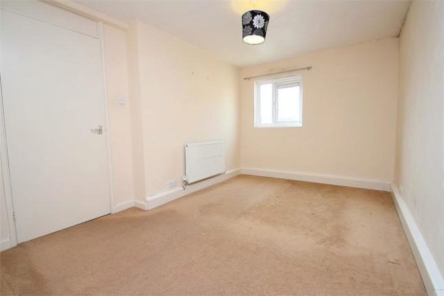  Image of 1 Bedroom Flat to rent at Redfern Close, Uxbridge, Middlesex UB8