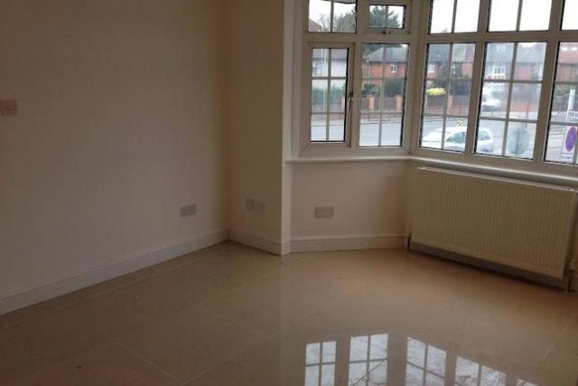  Image of 4 Bedroom Semi-Detached to rent at The Vale, London NW11
