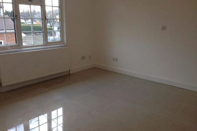 Image of 4 Bedroom Semi-Detached to rent at The Vale, London NW11