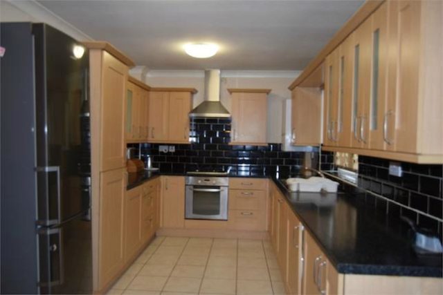  Image of 4 Bedroom Terraced to rent at Elmdon Road, Hounslow, Middlesex TW4