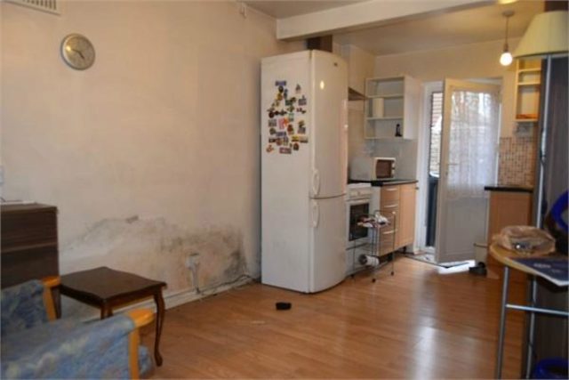  Image of 4 Bedroom Terraced to rent at Elmdon Road, Hounslow, Middlesex TW4