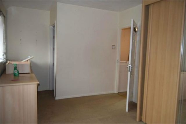  Image of 4 Bedroom Terraced to rent at Elmdon Road, Hounslow, Middlesex TW4