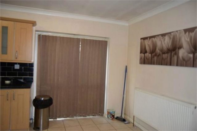  Image of 4 Bedroom Terraced to rent at Elmdon Road, Hounslow, Middlesex TW4