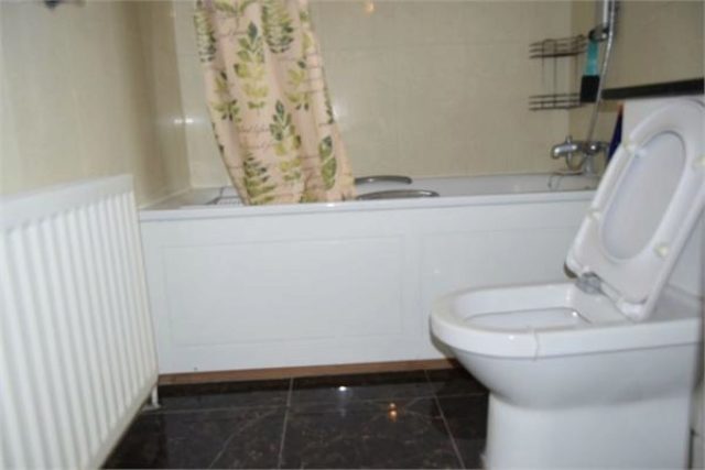  Image of 4 Bedroom Terraced to rent at Elmdon Road, Hounslow, Middlesex TW4
