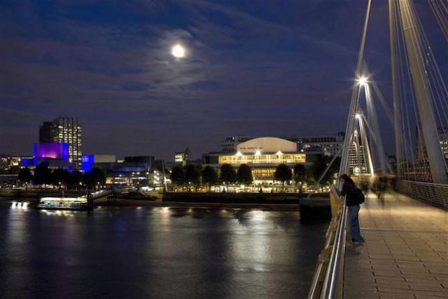  Image of 1 Bedroom Flat to rent at West Block, County Hall Apartments, South Bank, London SE1