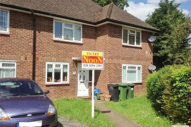  Image of 2 Bedroom Maisonette to rent at Collier Close, West Ewell, Epsom KT19