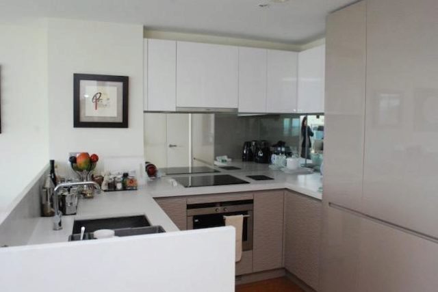  Image of 1 Bedroom Flat to rent at Pan Peninsula Square, London E14