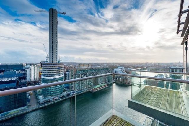  Image of 2 Bedroom Flat to rent at Millharbour, London E14