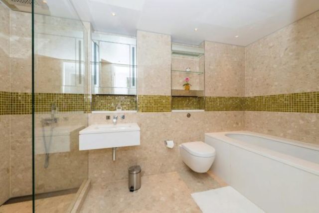  Image of 3 Bedroom Flat to rent at Moor Lane, London EC2Y