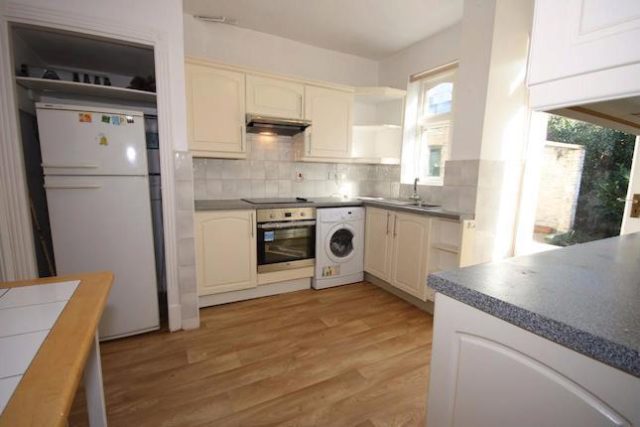  Image of 3 Bedroom Semi-Detached to rent at Parsonage Street, Canary Wharf E14