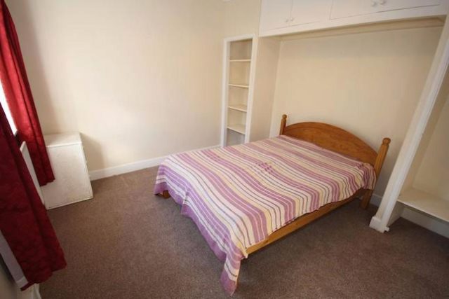  Image of 3 Bedroom Semi-Detached to rent at Parsonage Street, Canary Wharf E14