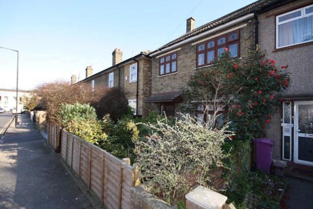  Image of 3 Bedroom Semi-Detached to rent at Parsonage Street, Canary Wharf E14
