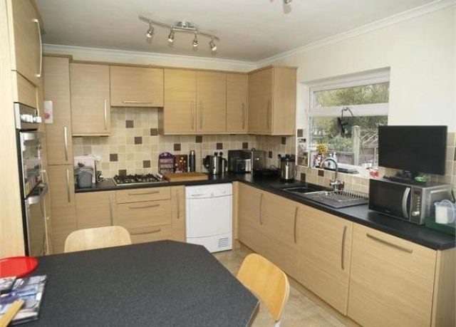  Image of 3 Bedroom Terraced for sale at Eastcroft Road, West Ewell, Epsom KT19