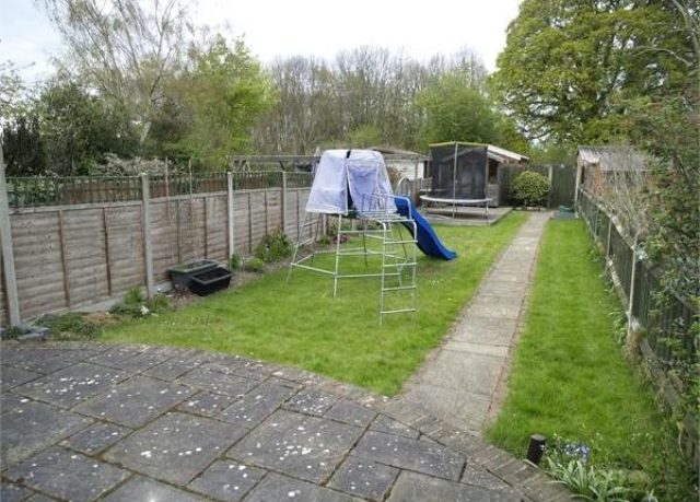 Image of 3 Bedroom Terraced for sale at Eastcroft Road, West Ewell, Epsom KT19