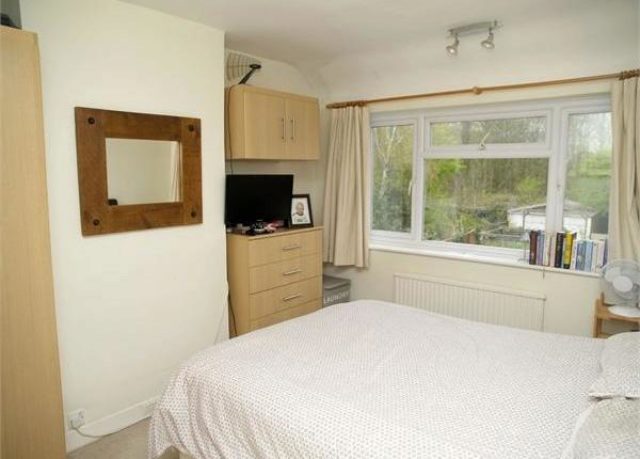  Image of 3 Bedroom Terraced for sale at Eastcroft Road, West Ewell, Epsom KT19