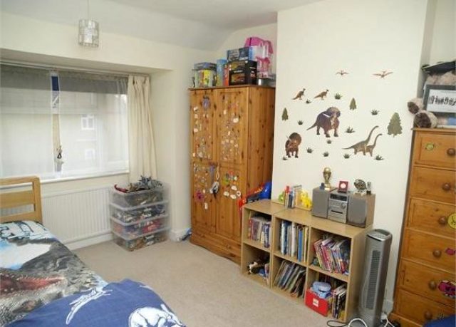  Image of 3 Bedroom Terraced for sale at Eastcroft Road, West Ewell, Epsom KT19