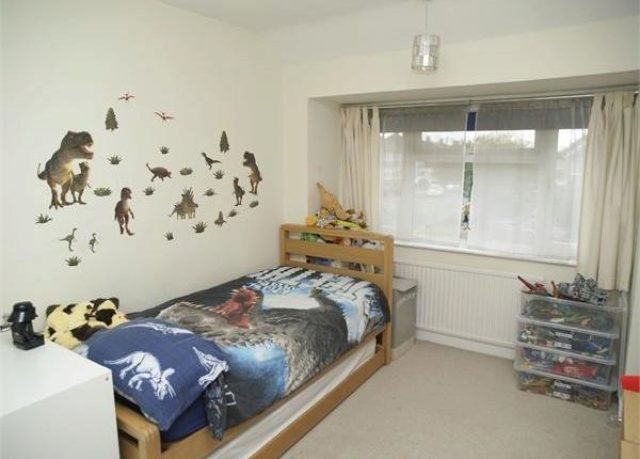  Image of 3 Bedroom Terraced for sale at Eastcroft Road, West Ewell, Epsom KT19